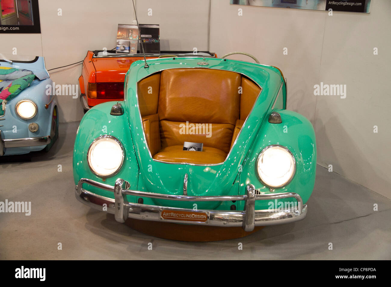 Wolkswagen Beetle fauteuil de sofa ancienne affiche à la vente Banque D'Images