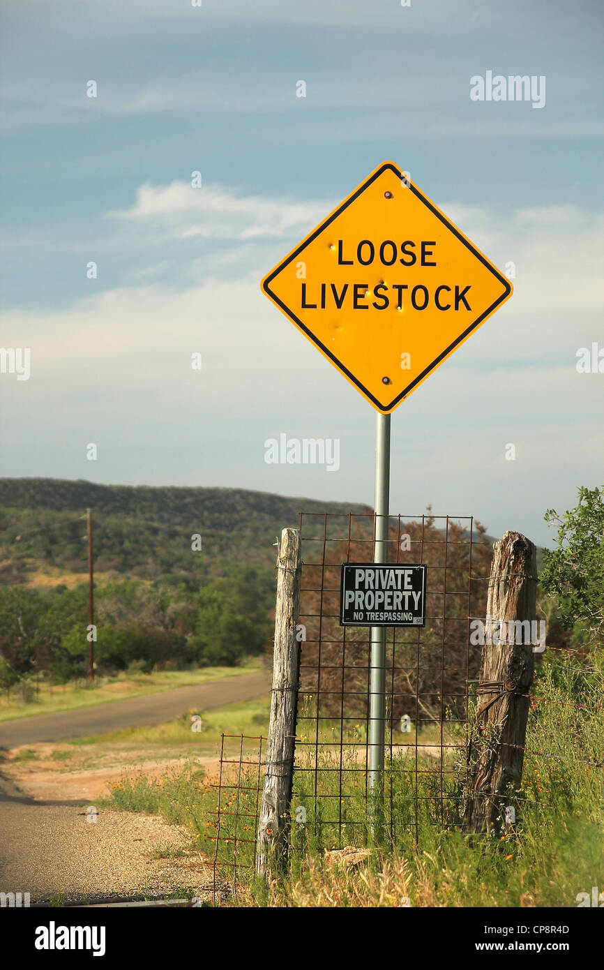 Panneaux le long de la route panoramique de Willow City Loop près de Fredericksburg, au Texas Banque D'Images