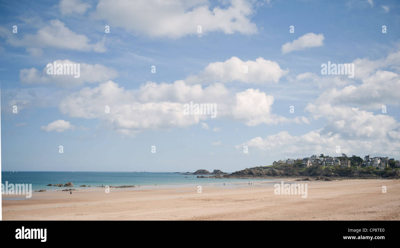 La plage du Longchamp à Saint-Lunaire, une station balnéaire entre St-Briac et Saint-Malo, sur la côte nord de la Bretagne Banque D'Images