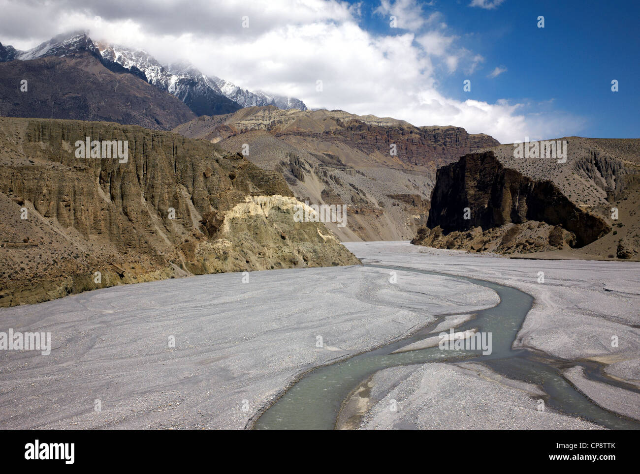 Photographie couleur du lit et de la vallée de la rivière Kali Gandaki, Mustang, Népal, Asie, 2011. Banque D'Images