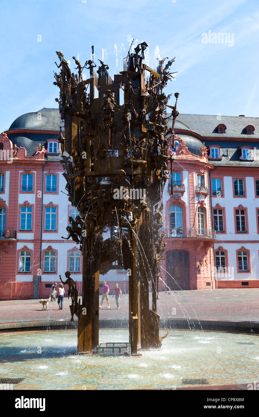 L'Europe, l'Allemagne, Rheinland-pfalz, Mayence, vue du Carnaval Fontaine à Osteiner Hof palace Banque D'Images