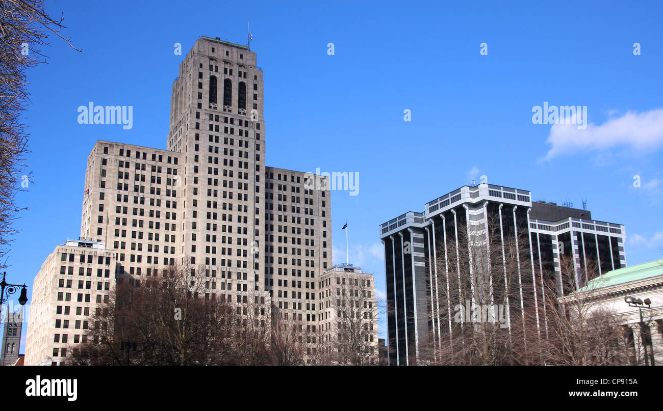 La pointe de l'architecture des moments différents côte à côte au Parc du Capitole à Albany, NY, USA. Banque D'Images