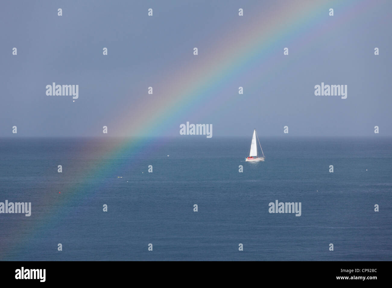 L'Irlande, Leinster, County Fingal, vue du bateau en mer avec rainbow Banque D'Images