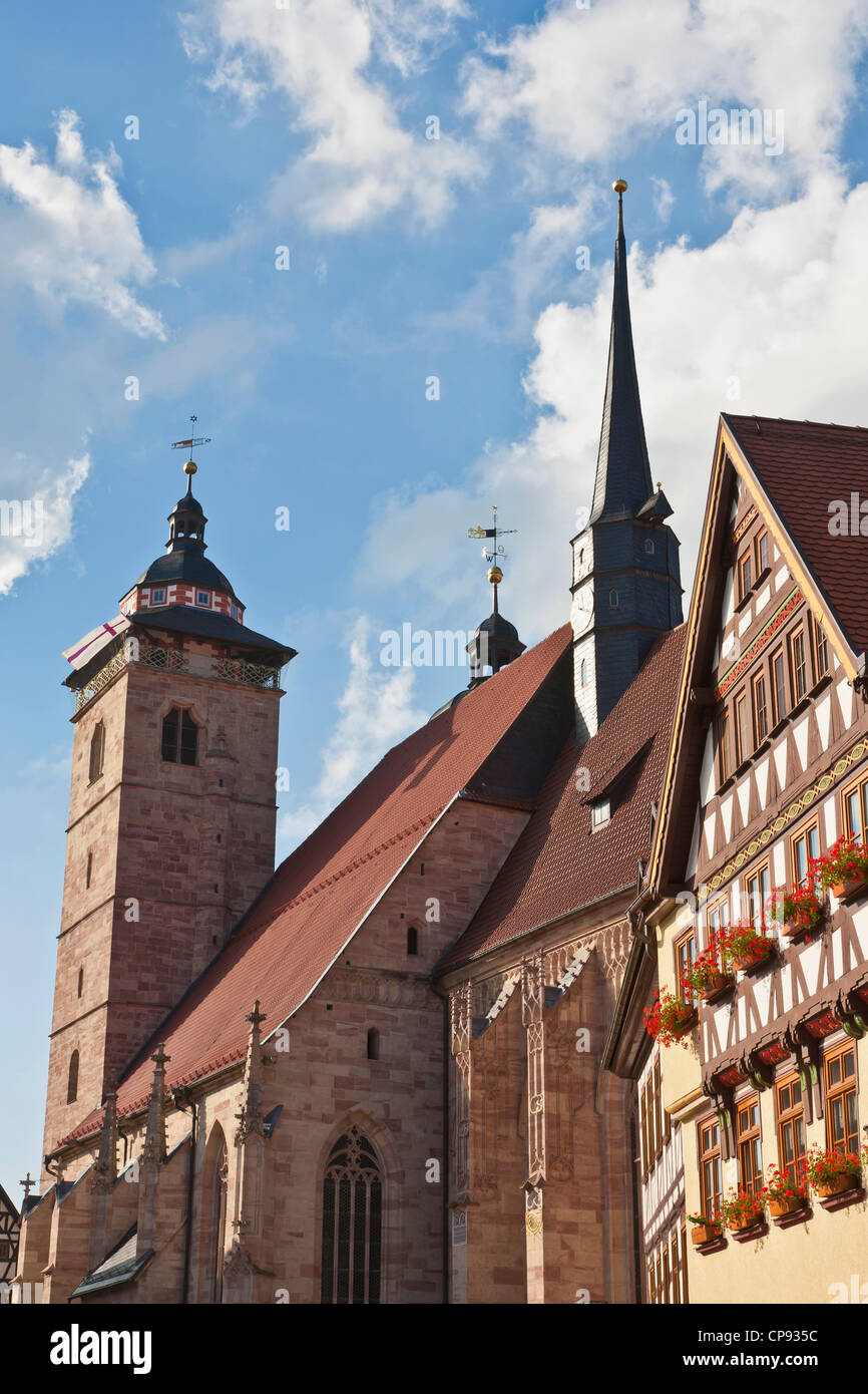 Allemagne, Thuringe, Schmalkalden, vue sur St George Church et framehouse Banque D'Images