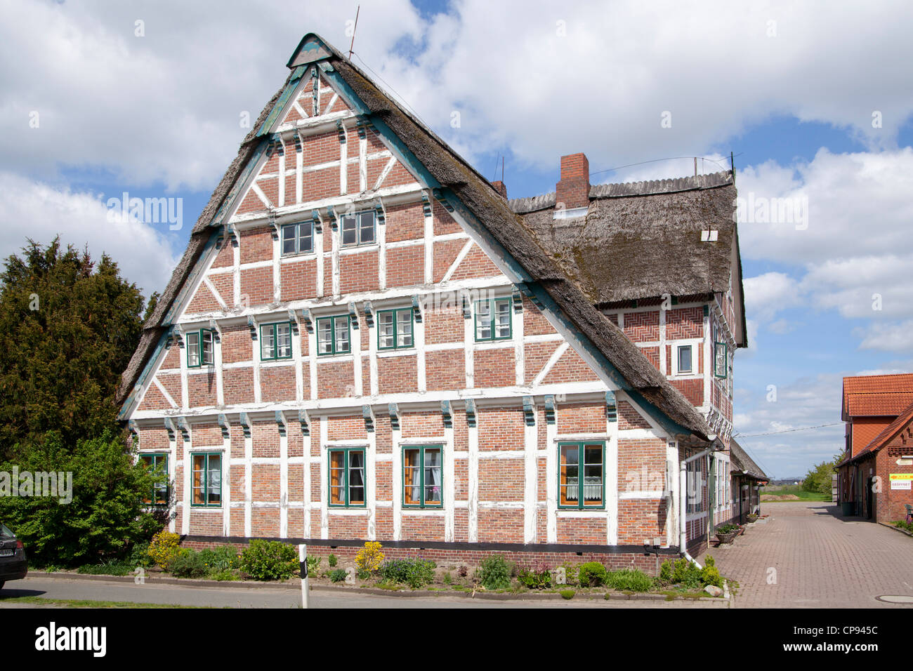 Maison à ossature de bois, Jork, Altes Land (Vieux Pays) près de Hambourg, Basse-Saxe, Allemagne Banque D'Images