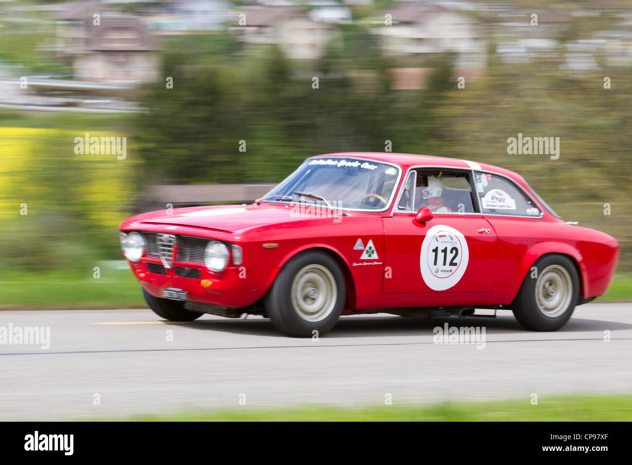 Course de voitures de tourisme Vintage Alfa Romeo Giulia SPRINT GT de 1965 au Grand Prix de Mutschellen, SUI le Avril 29, 2012. Banque D'Images