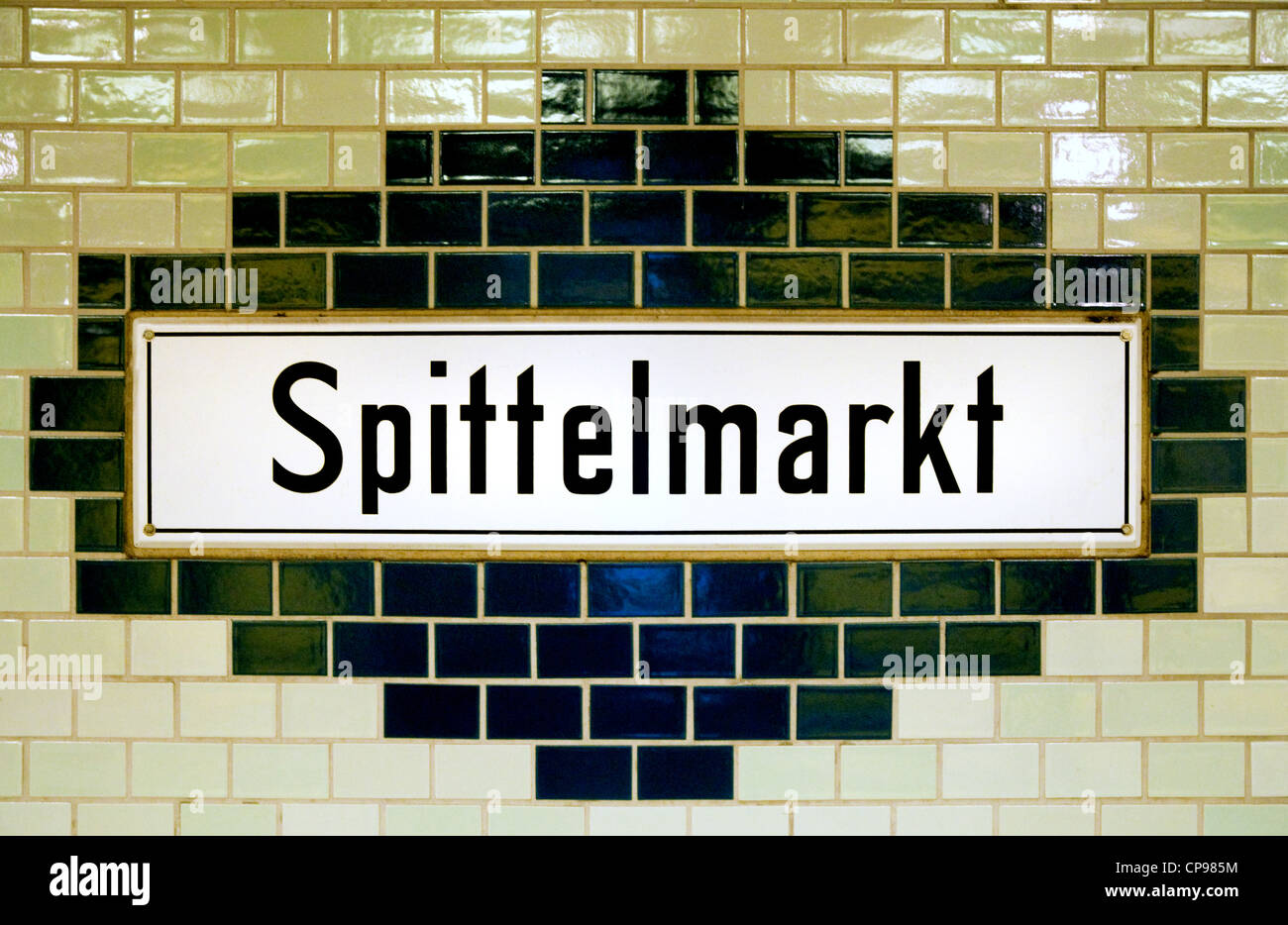 Berlin, Allemagne. U-Bahn (métro). Nom - Spittelmarkt en 600x600 Banque D'Images