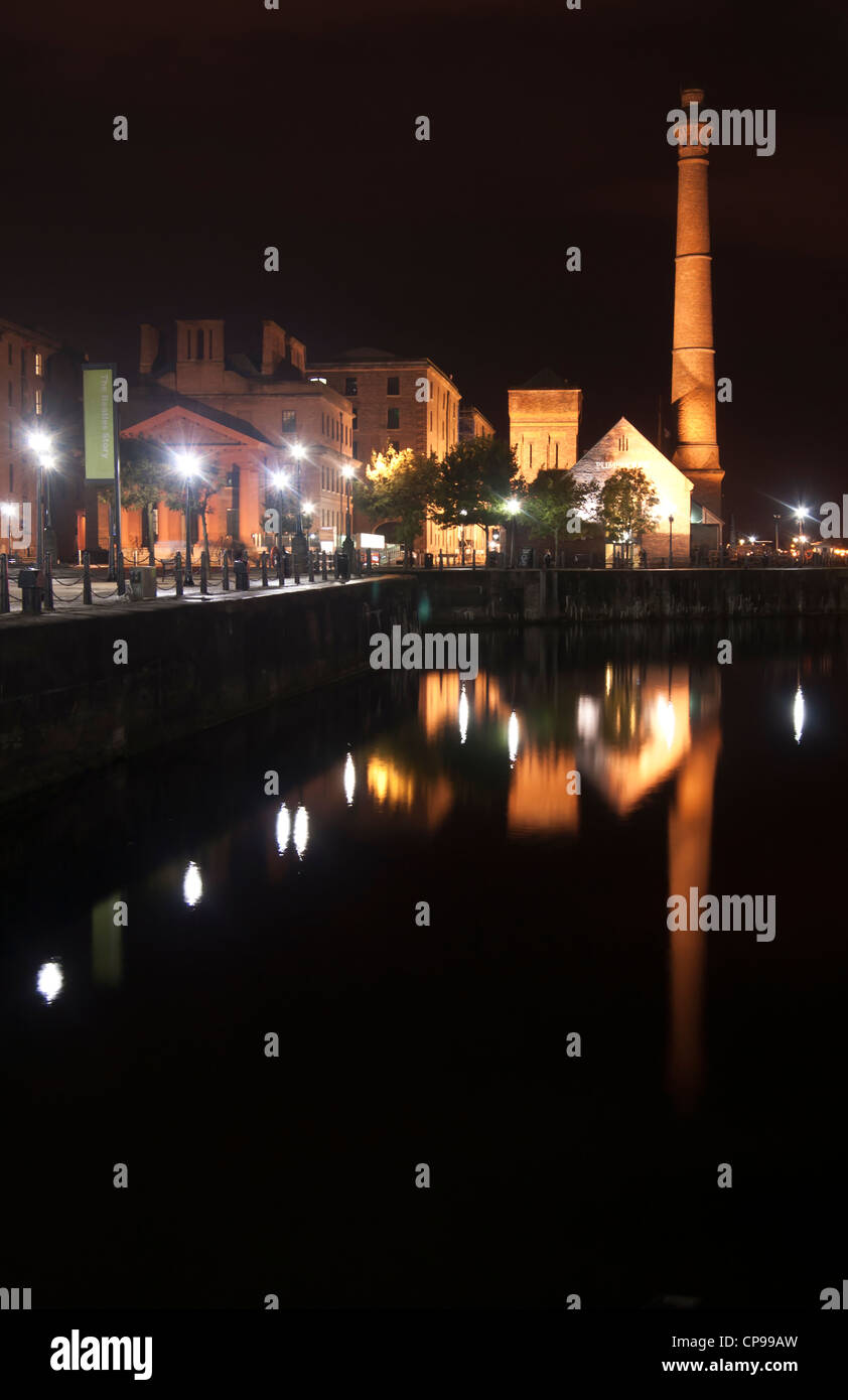 Albert Dock, Liverpool. UK a photographié à nuit Banque D'Images