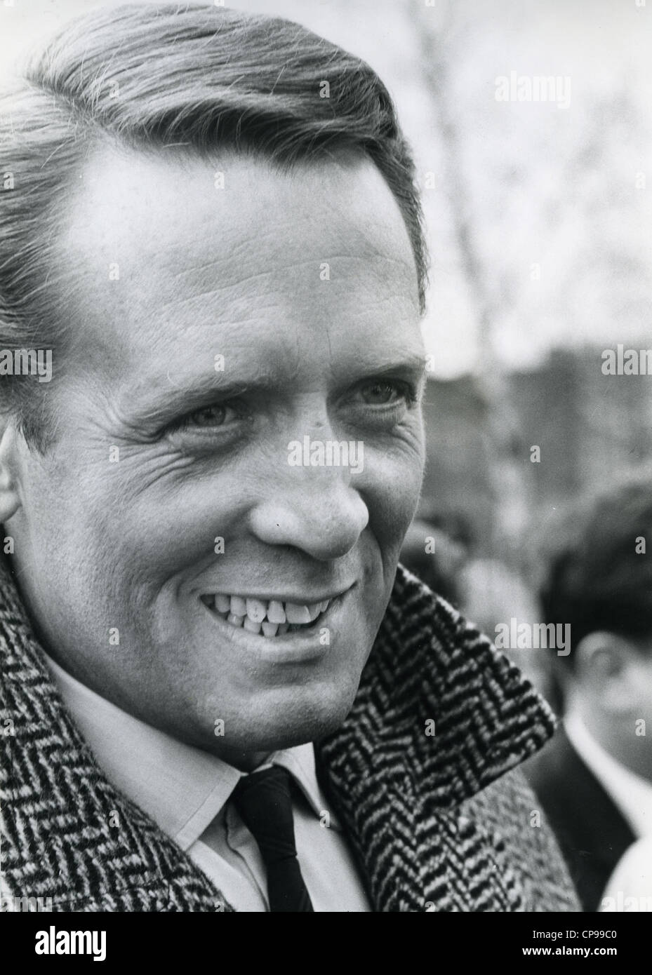 PATRICK McGOOHAN (1928-2009) acteur irlandais ici tournage épisode de Danger Man à Elstree en mars 1965. Photo Tony Gale Banque D'Images