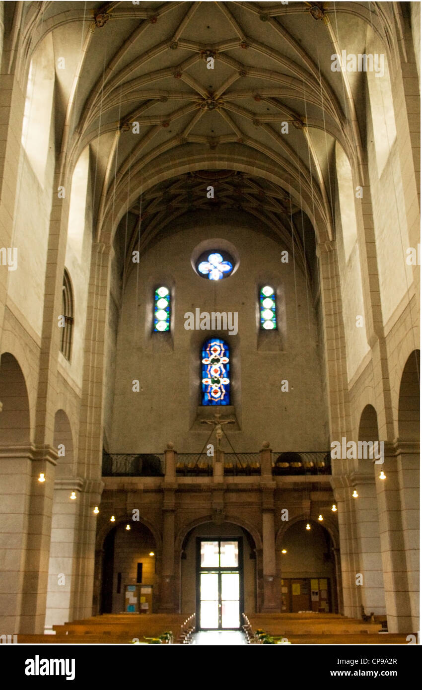 Nef principale de l'abbaye de Saint Matthias, vue vers l'entrée Banque D'Images