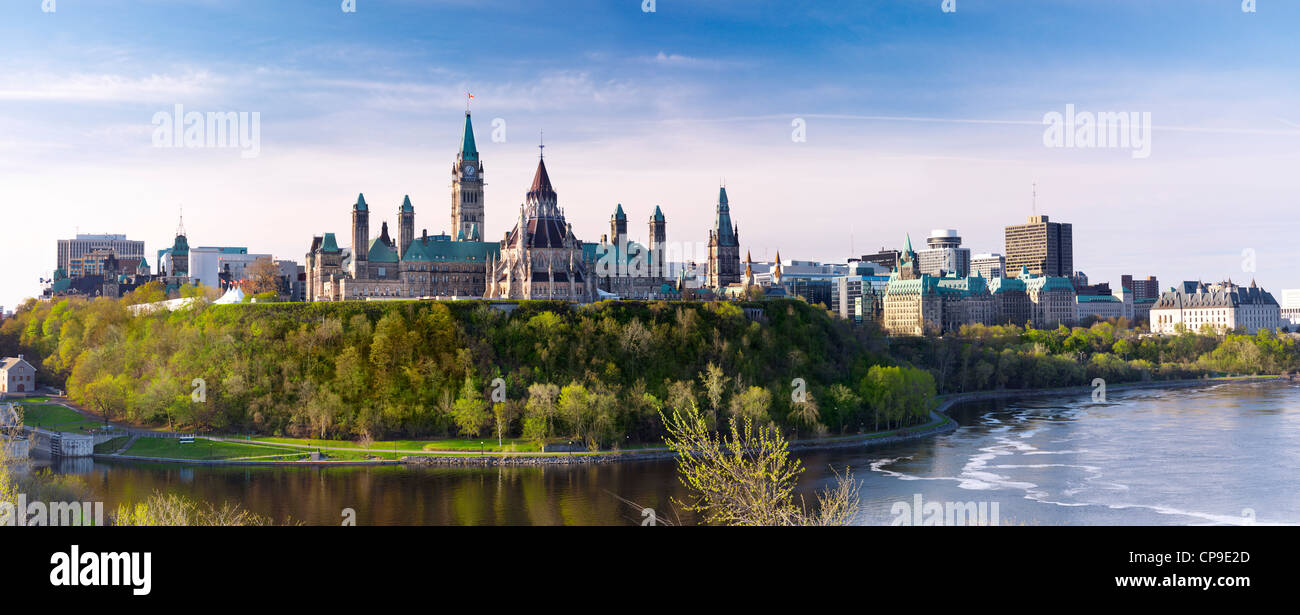 Vue panoramique de la colline du Parlement à Ottawa, Ontario, Canada le printemps scenic Mai 2012 Banque D'Images