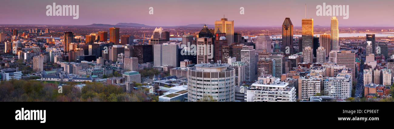 Licence disponible au MaximImages.com vue panoramique du centre-ville de Montréal, Montréal Centre-ville au coucher du soleil. Québec, Canada . Banque D'Images