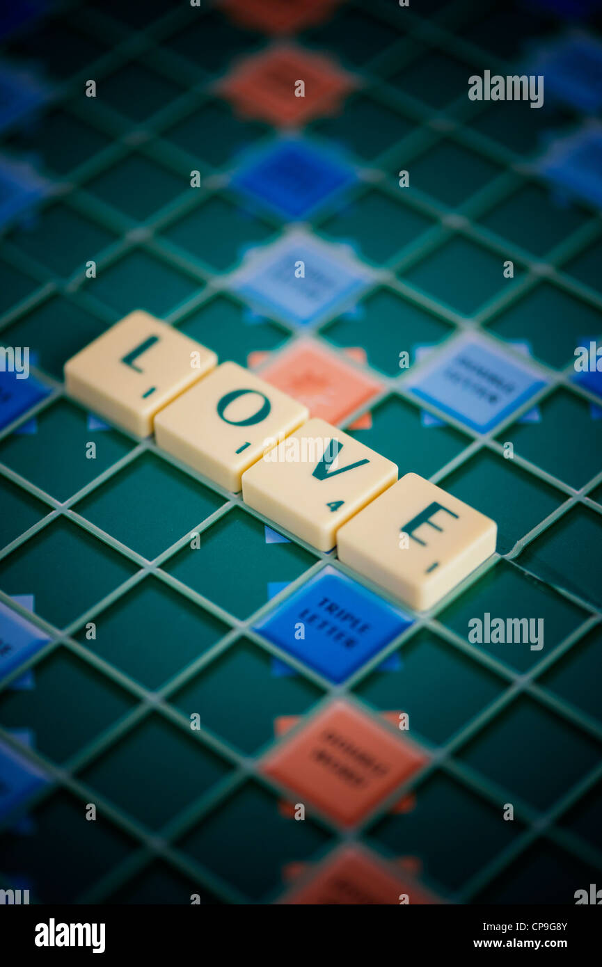 Lettres de Scrabble avec le mot amour Banque D'Images