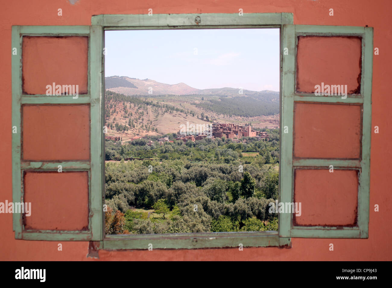 Maison berbère vue depuis la fenêtre Maroc Banque D'Images