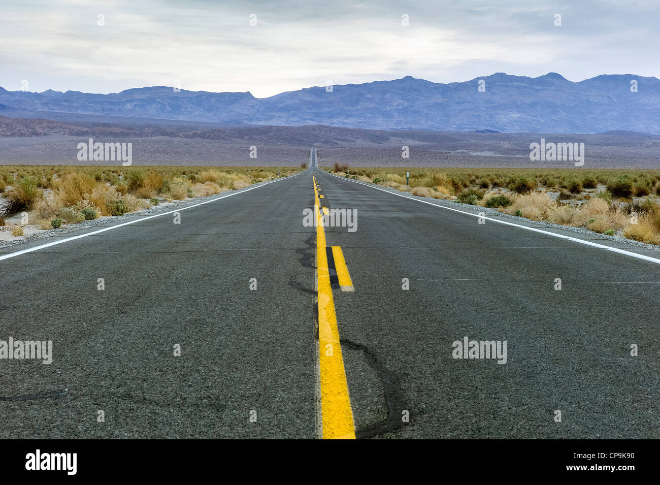 L'autoroute 190 Death Valley en Californie Banque D'Images