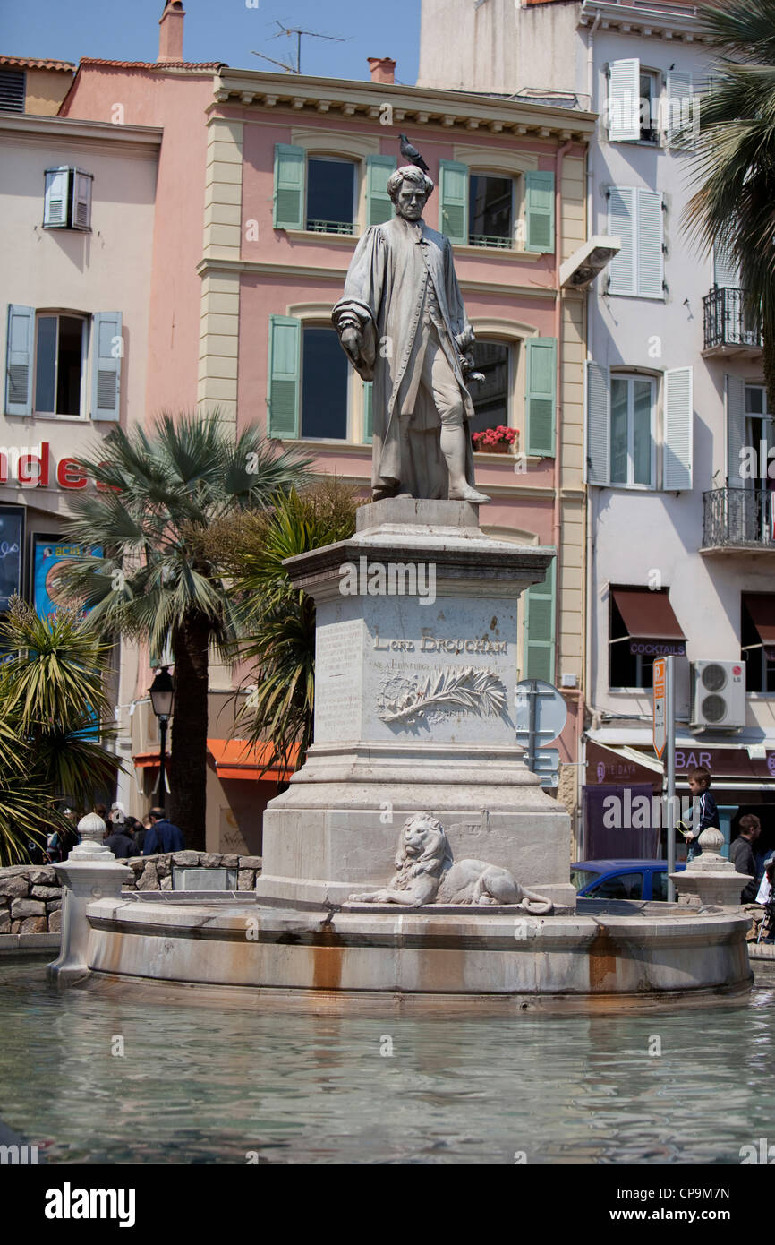 Statue Lord Brougham, fondateur de Cannes, l'abolition de la traite des esclaves, éminent avocat, écrivain, scientifique orateur radical. Banque D'Images