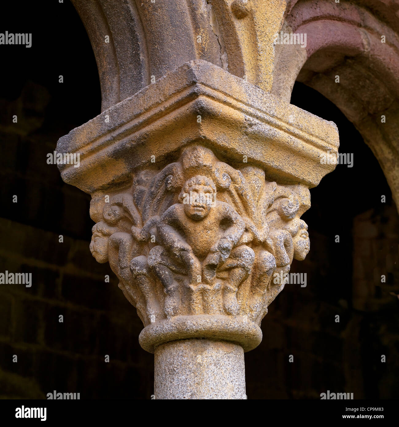 Chapiteaux romans de Santa Maria d'Urgell, la cathédrale de Seu d'Urgell Lérida. Catalunya. Espagne Banque D'Images
