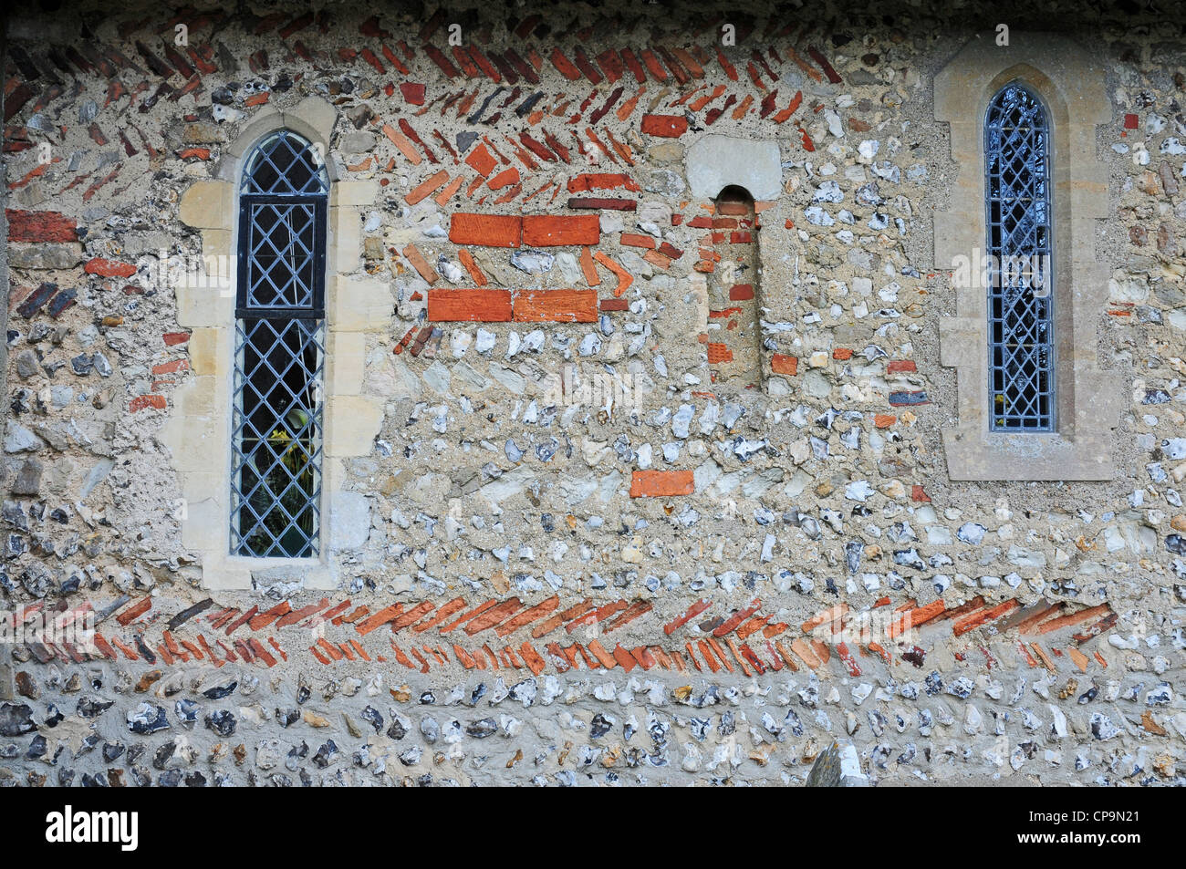 Les briques utilisées romain n le mur de l'église St Pierre Westhampnet Banque D'Images