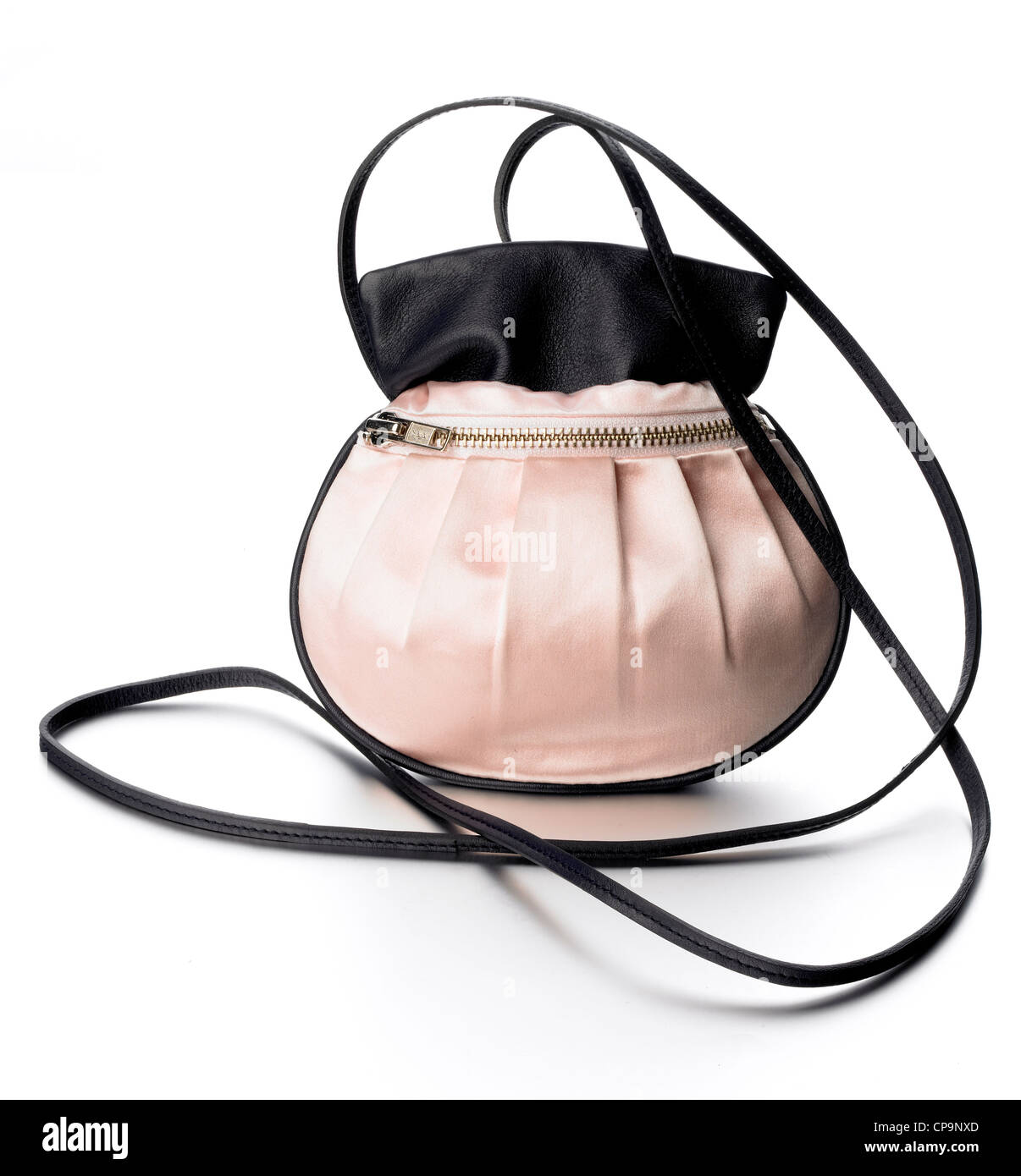 Rose et noir sac de soirée en soie Banque D'Images