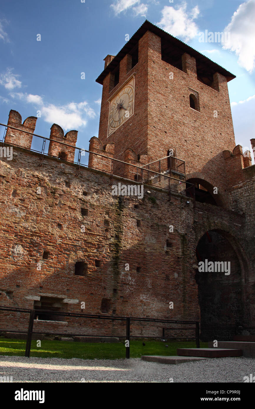 La tour de l'horloge en che vieux château de Vérone, Italie Banque D'Images