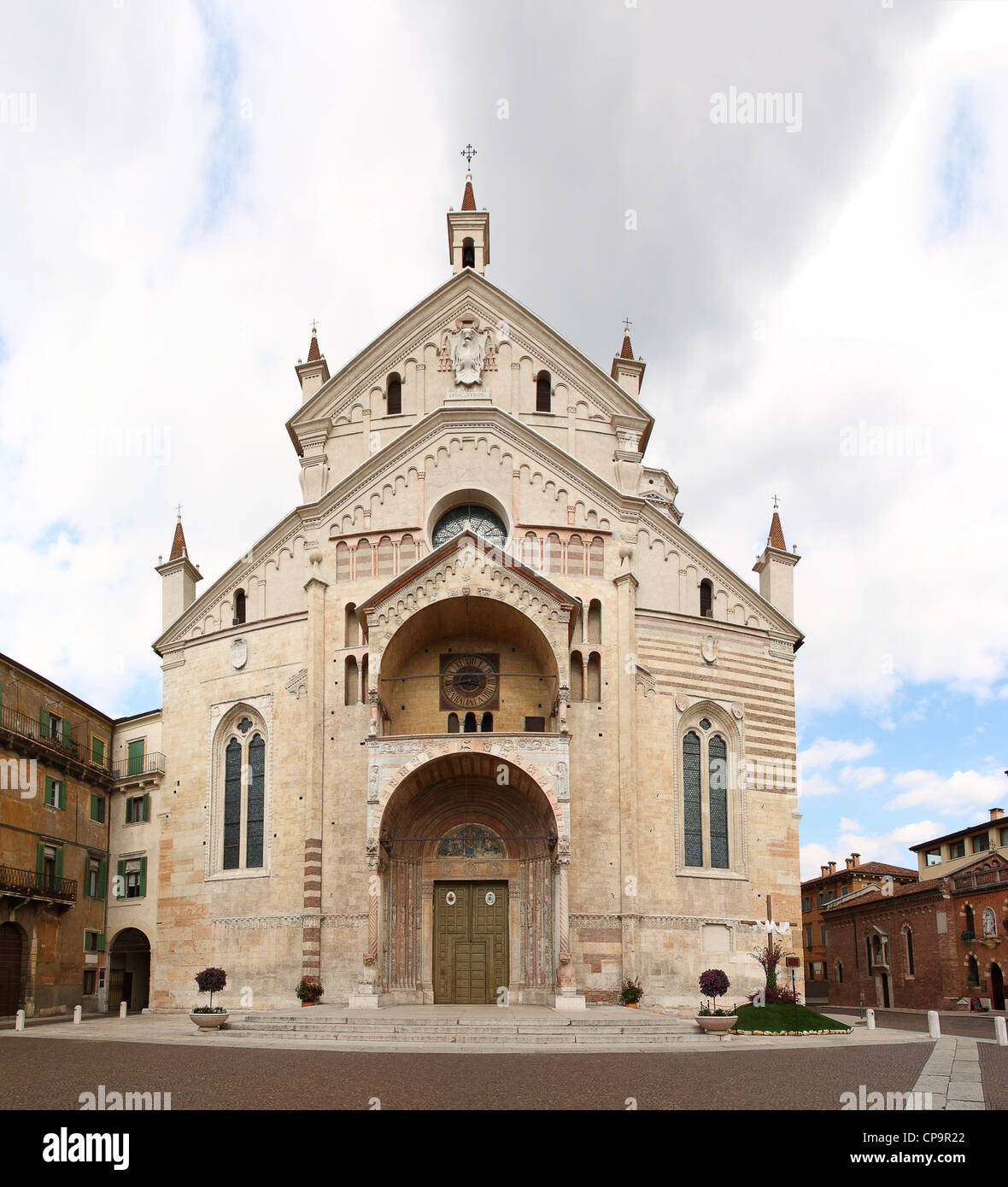 Façade de la cathédrale de Vérone (Duomo de Vérone), Italie Banque D'Images