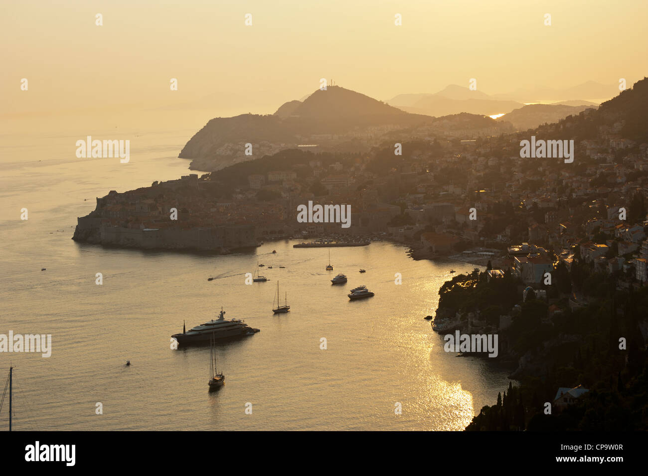 Vue de Dubrovnik au coucher du soleil . Dubrovnik. La Croatie. Banque D'Images