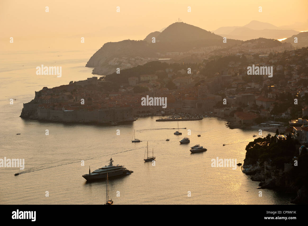 Vue de Dubrovnik au coucher du soleil . Dubrovnik. La Croatie. Banque D'Images