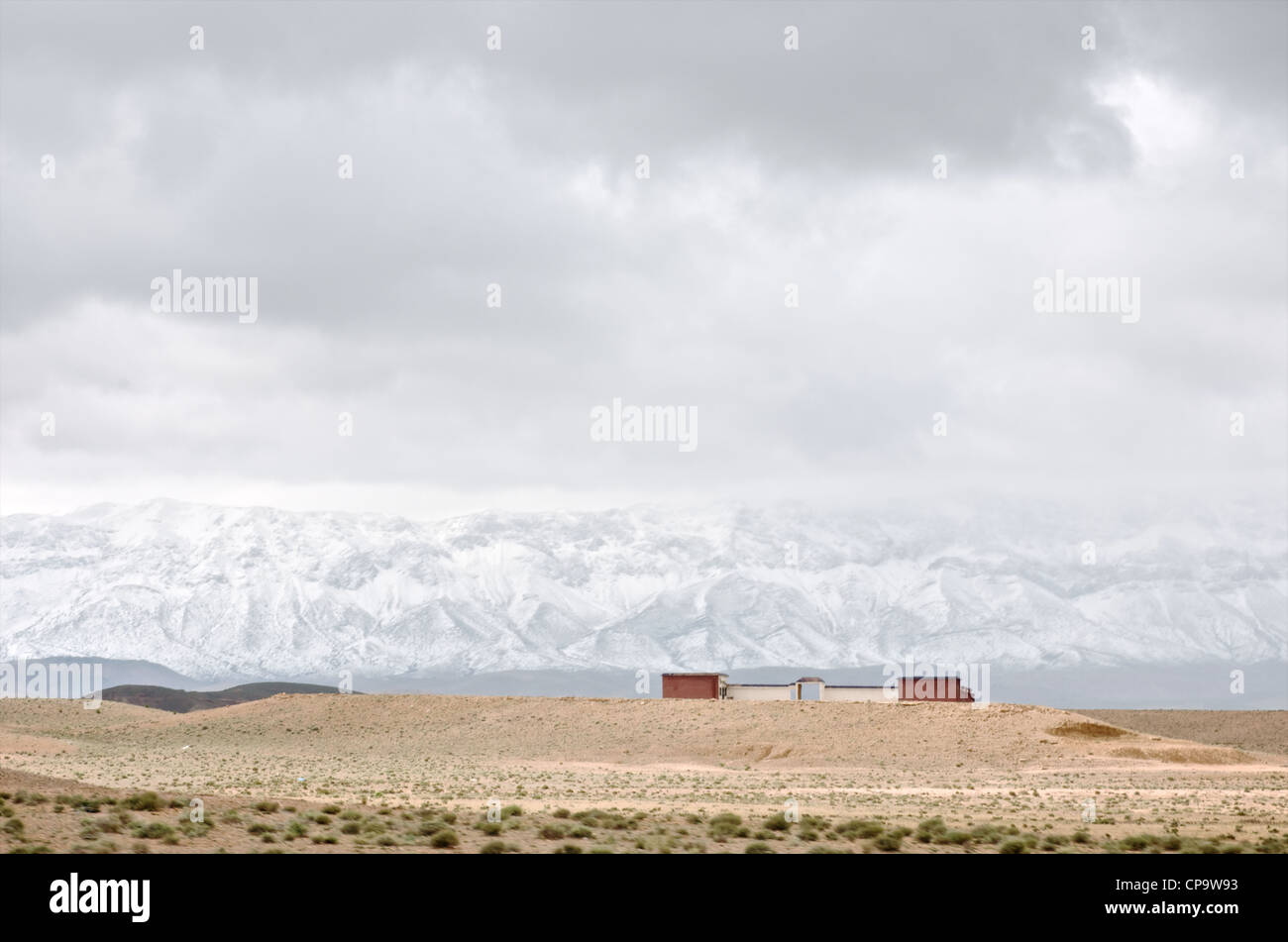 Un beau paysage calme et enneigé, au Maroc. Banque D'Images