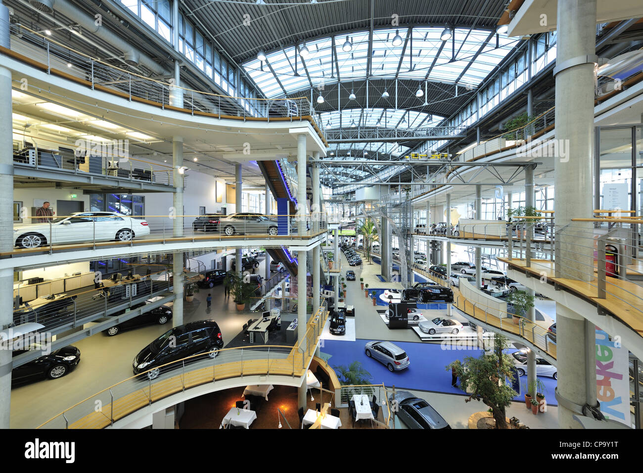 Mercedes-benz Niederlassung Berlin Holzhauser Straße Berlin Mercedes dealership berlin Banque de photographies et d’images à haute