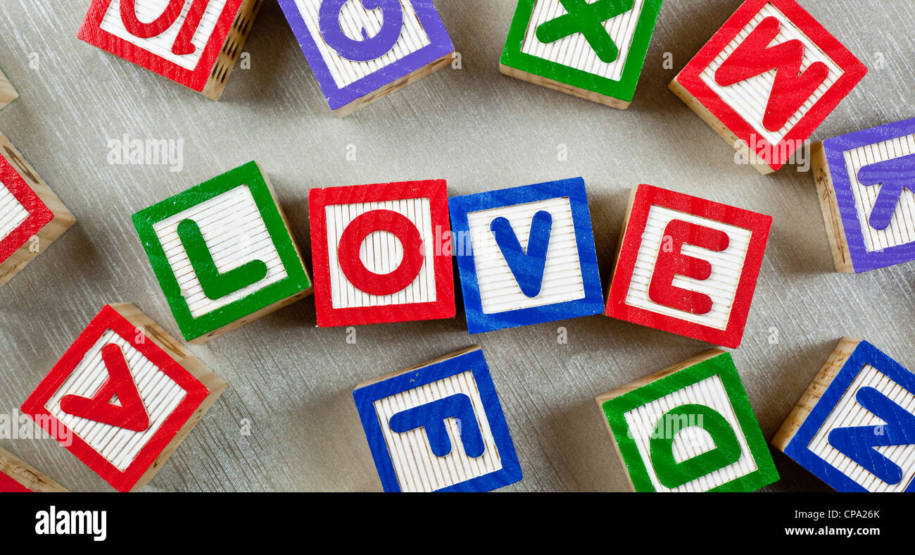 Des cales en bois formant le mot amour dans le centre Banque D'Images