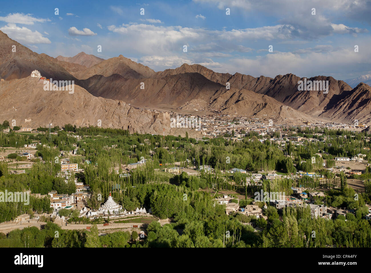 Avis de Leh de Shanti Stupa. Jammu-et-Cachemire. L'Inde Banque D'Images