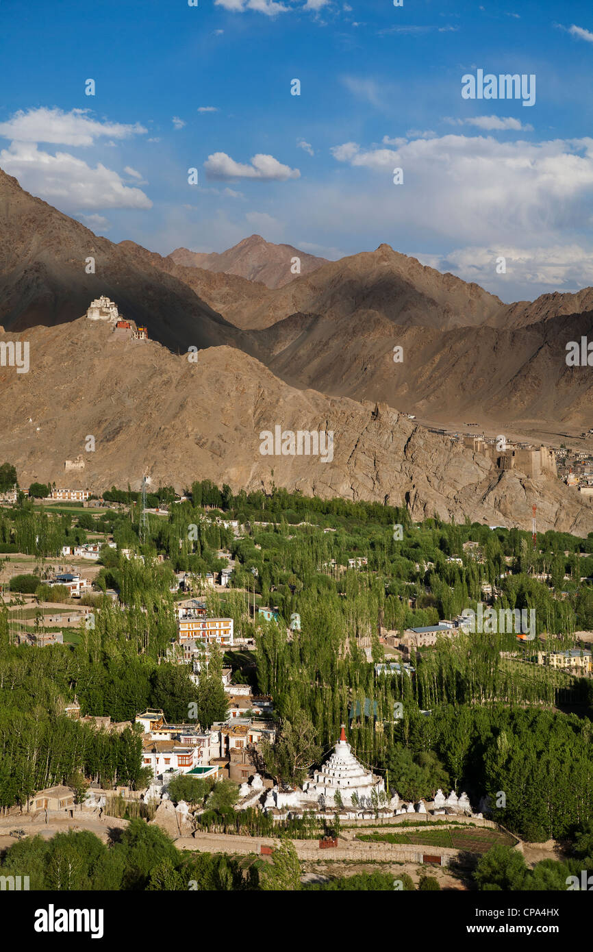 Avis de Leh de Shanti Stupa. Jammu-et-Cachemire. L'Inde Banque D'Images
