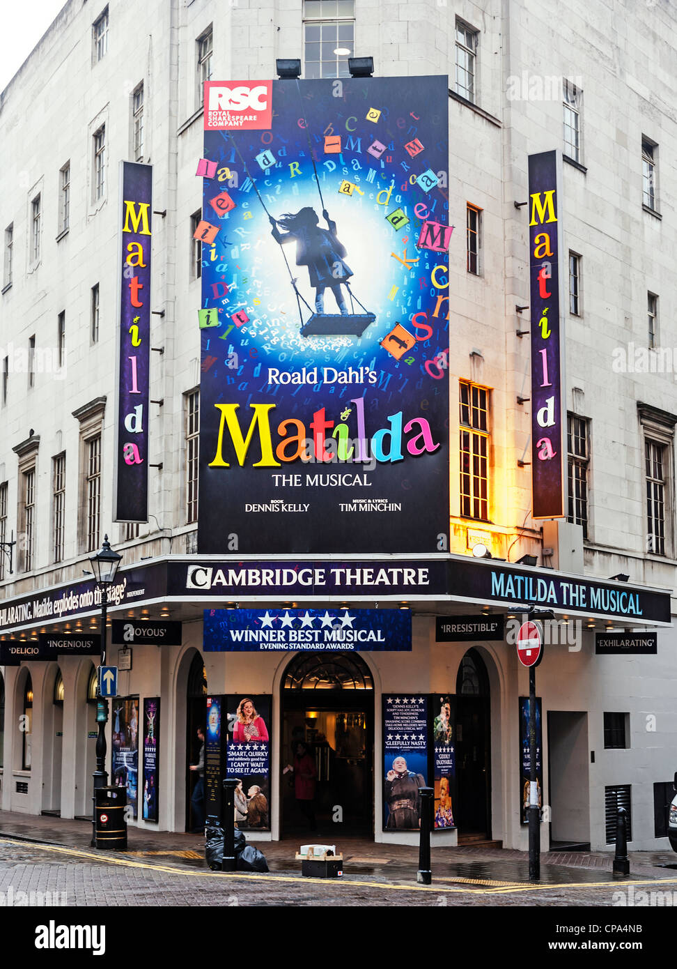 La comédie musicale Matilda au Cambridge Theatre, Earlham Street, Londres. L'Angleterre. Banque D'Images
