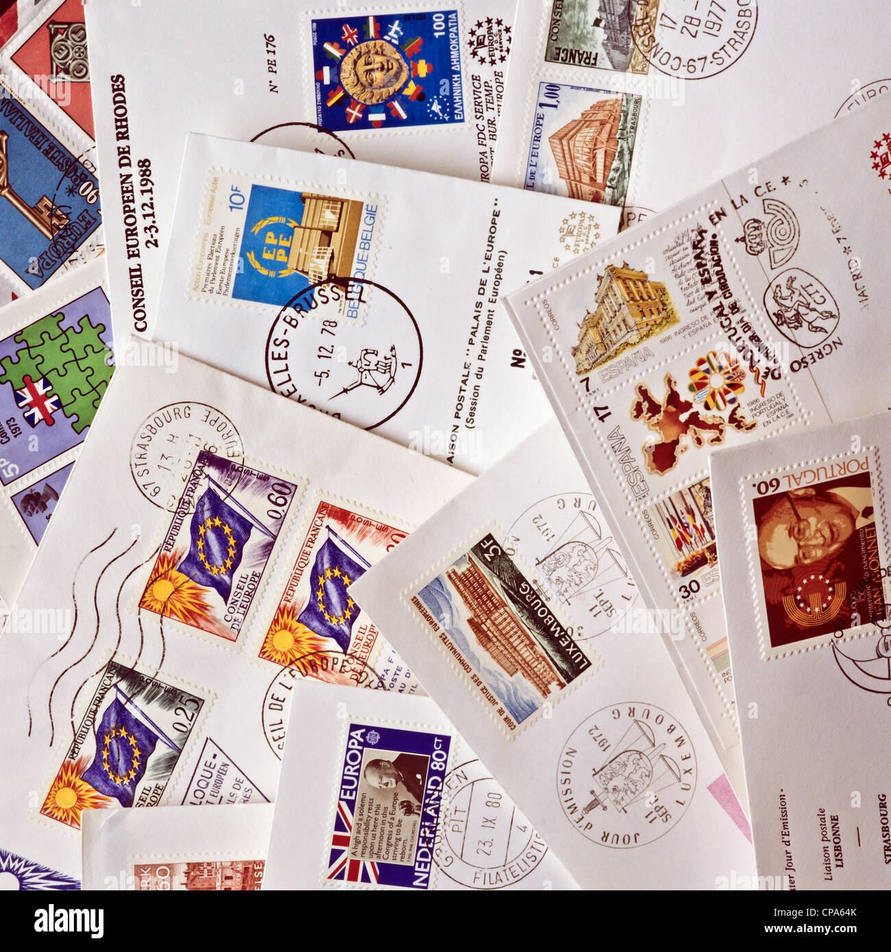 Première journée européenne numéro traite avec des timbres de collection Banque D'Images
