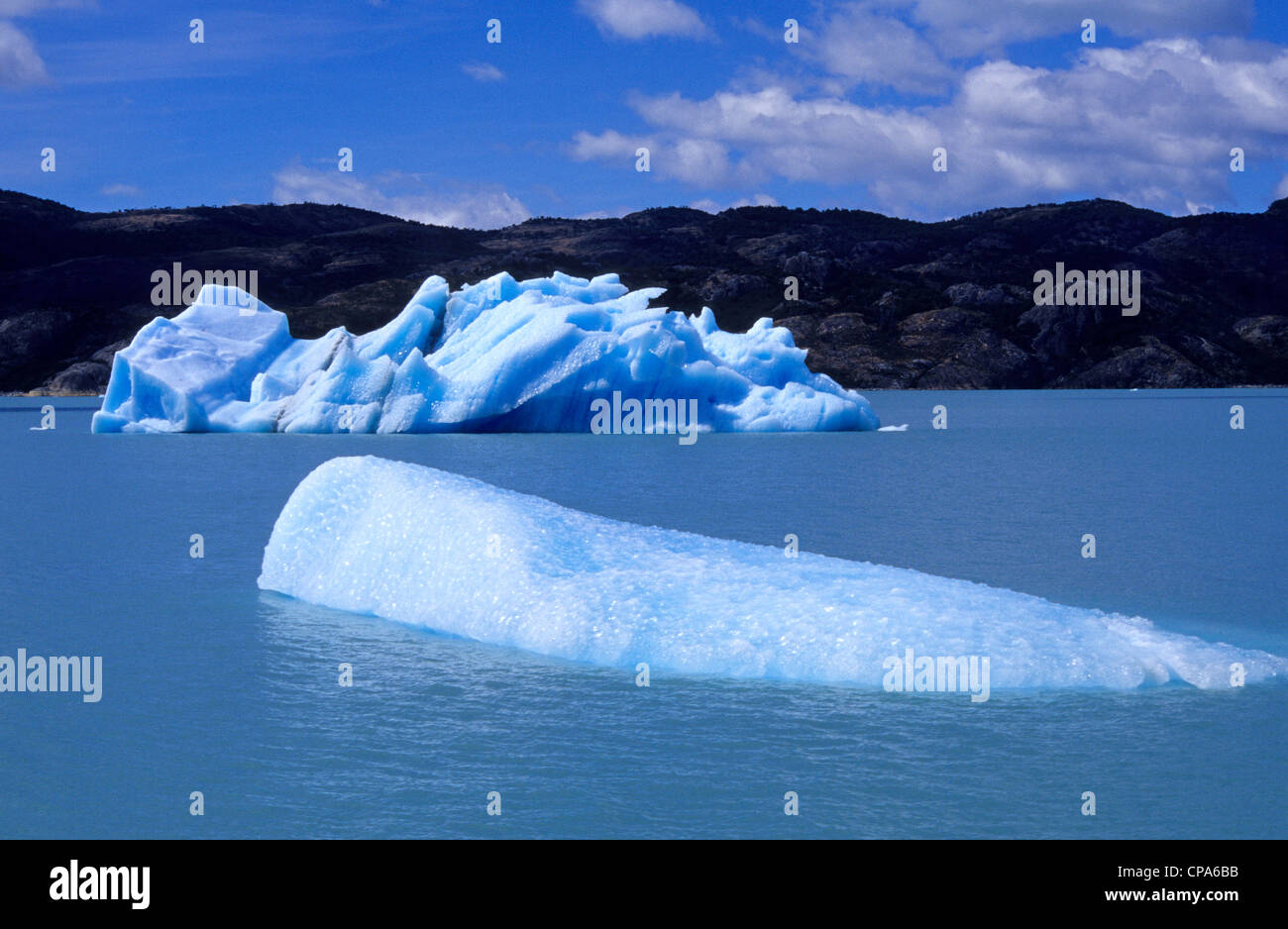 Les icebergs près de glacier Upsala. Lago Argentino. Le Parc National Los Glaciares. Province de Santa Cruz. La Patagonie. L'Argentine. Banque D'Images