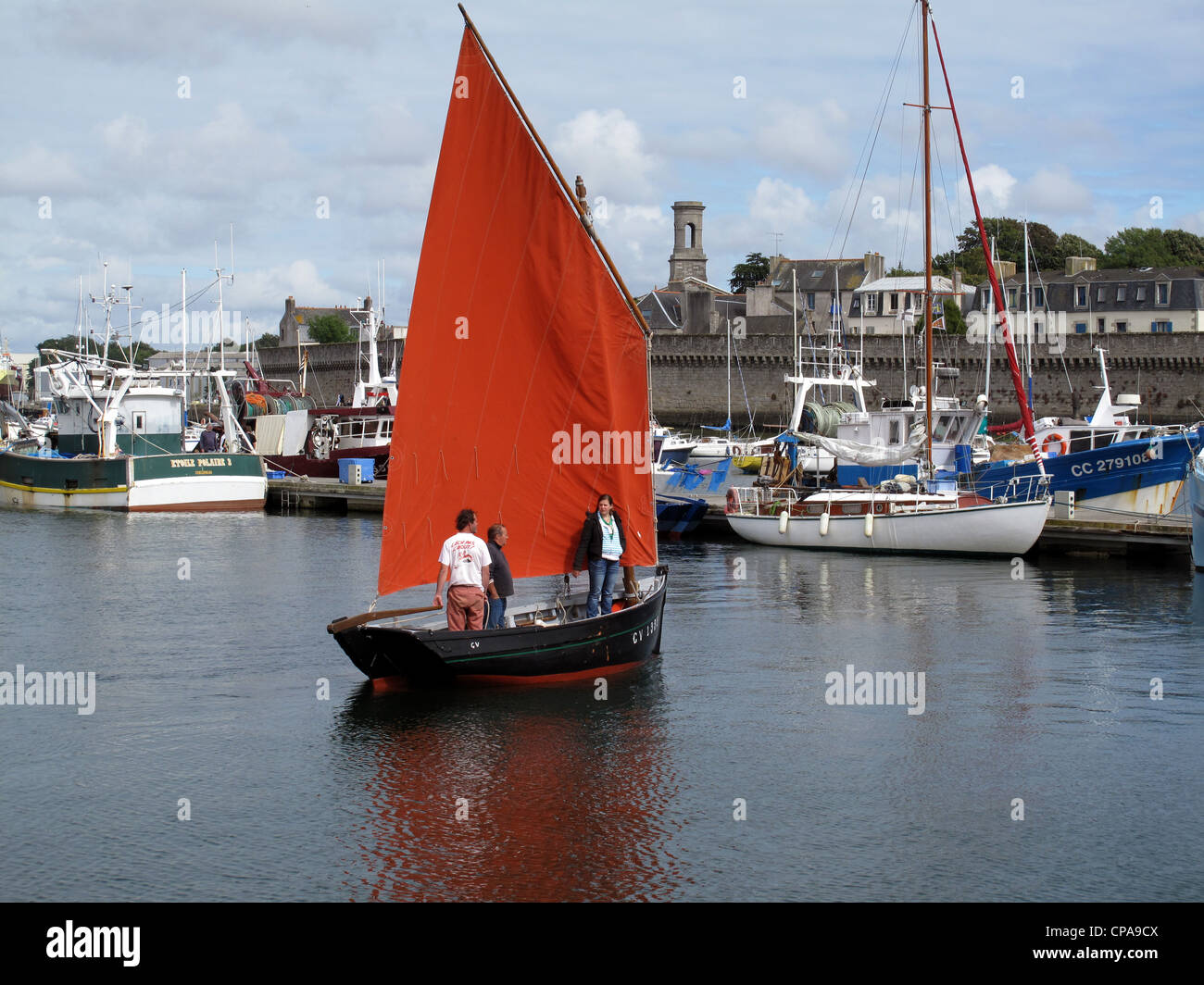 Vieux bateaux de pêche dans le port de Concarneau,Bretagne,Bretagne,Finistère,  France Océan Atlantique Photo Stock - Alamy