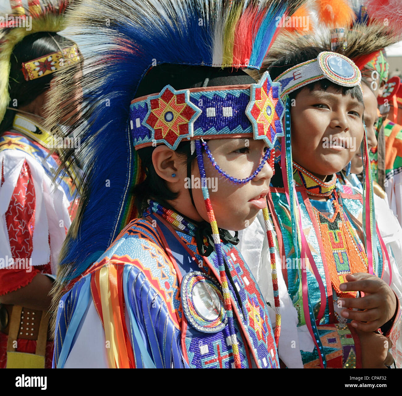 USA, Arizona, Scottsdale. Inter-tribal dance à l'Eagle Red Mountain au pow-wow de Salt River Pima-Maricopa communauté indienne. Banque D'Images