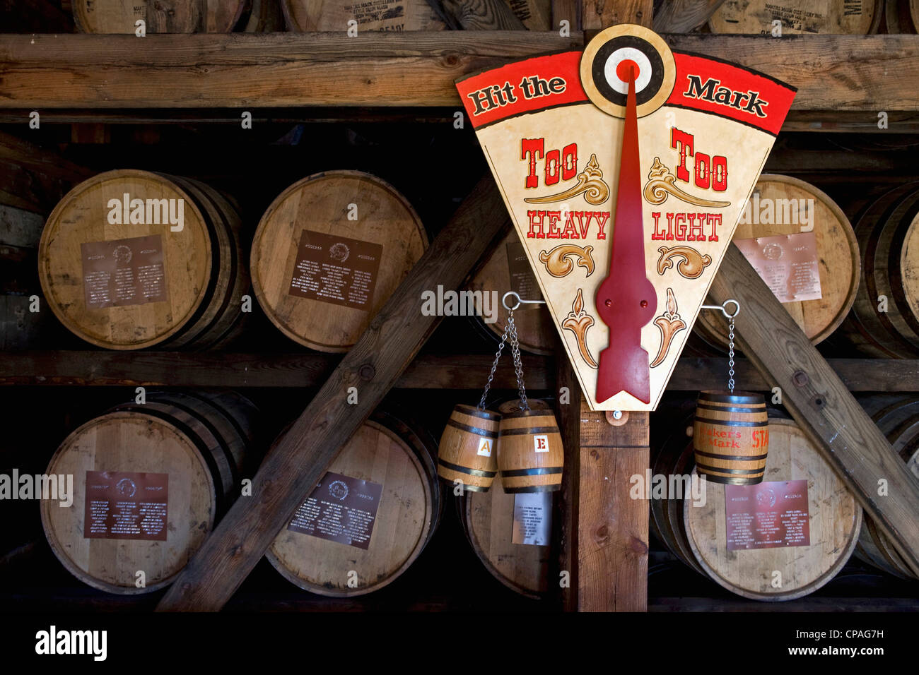 USA, Ohio, Loretto. Le vieillissement en fûts de bourbon bois à Kentucky Bourbon Maker's Mark Distillery, près de Loretto, KY. Banque D'Images