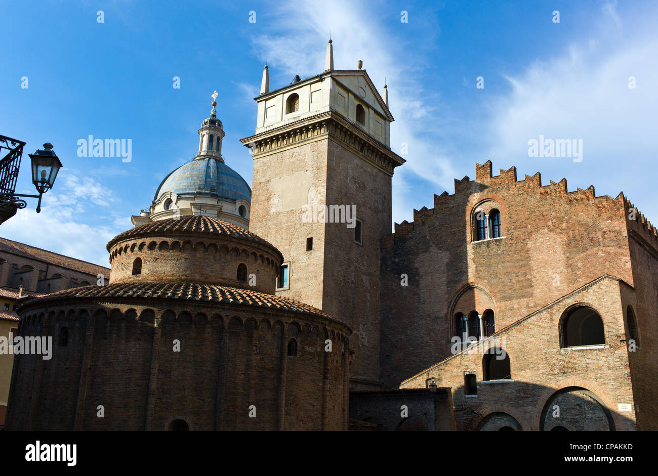 L'Italie, Mantova, l'arrière du palais della Ragione vu de la Place Concordia Banque D'Images