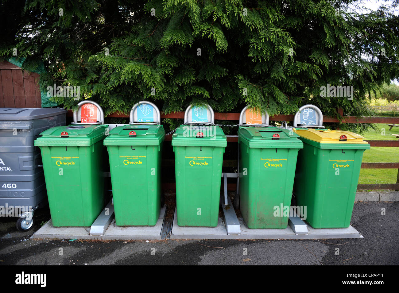 Bac de recyclage de verre vert Banque de photographies et d’images à