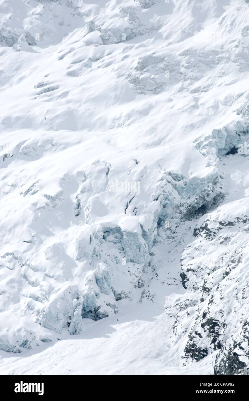 Une section d'un fortement crevassed glacier Banque D'Images