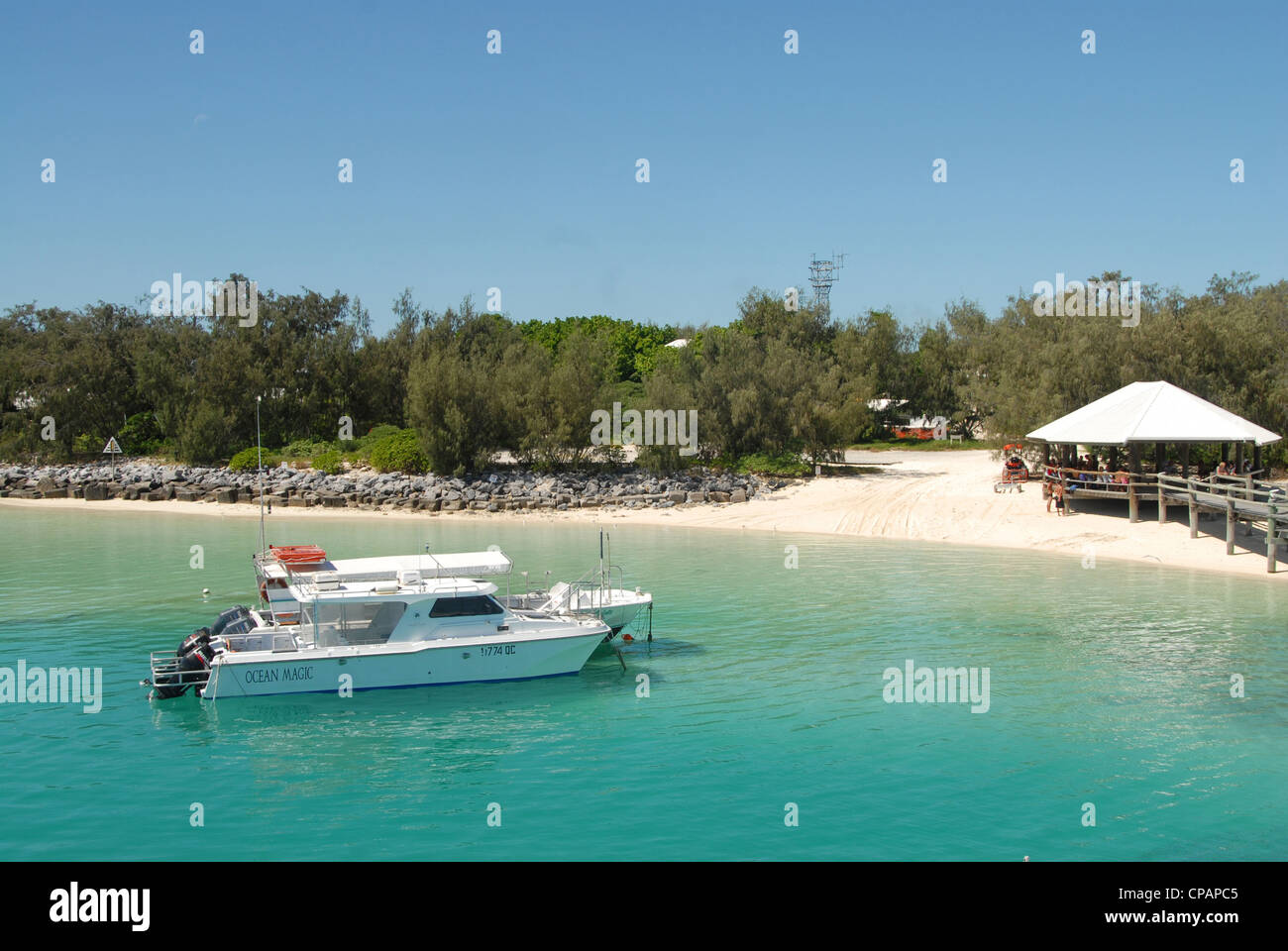 Les eaux turquoises de l'île Heron dans le sud du Queensland, sur la Grande Barrière de corail sont célèbres pour la plongée sous-marine, plongée avec tuba, la voile Banque D'Images