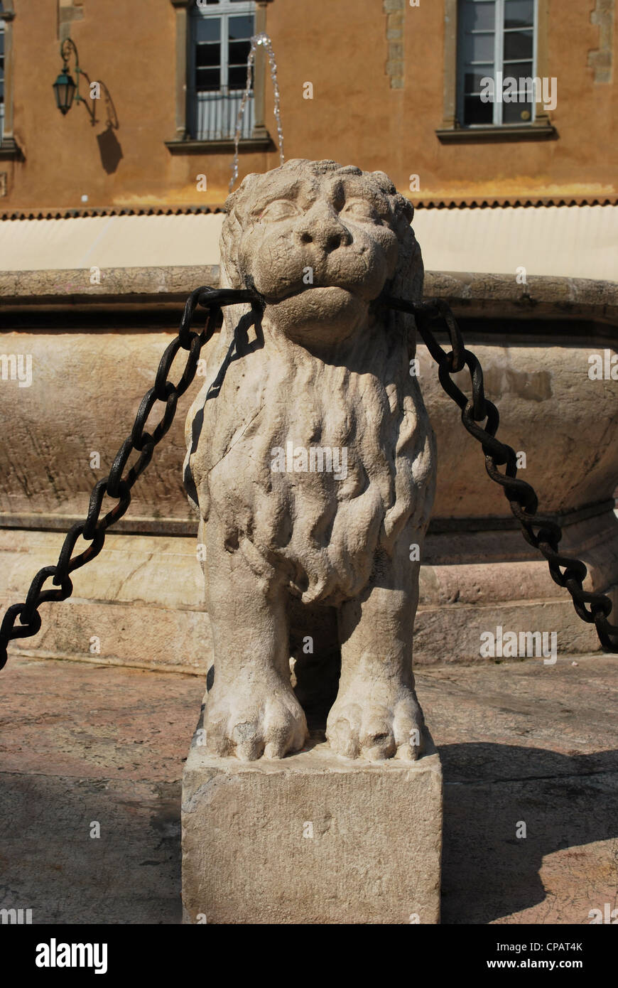 Décoration statue de Lion, vénitien Contarini fontaine, Bergame, Lombardie, Italie Banque D'Images