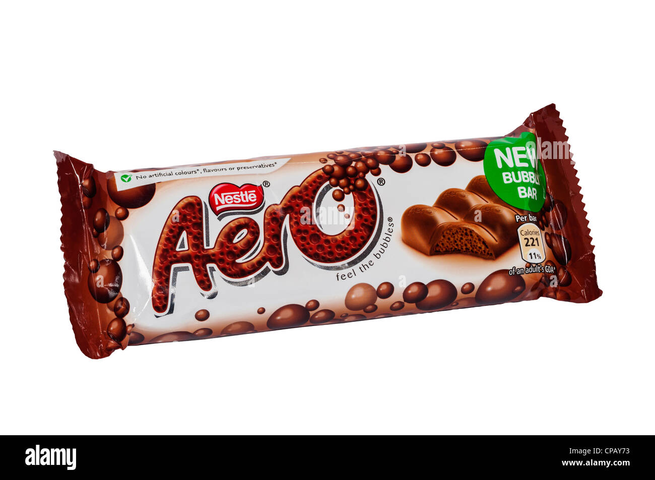 Une barre de chocolat Nestlé Aero sur fond blanc Banque D'Images
