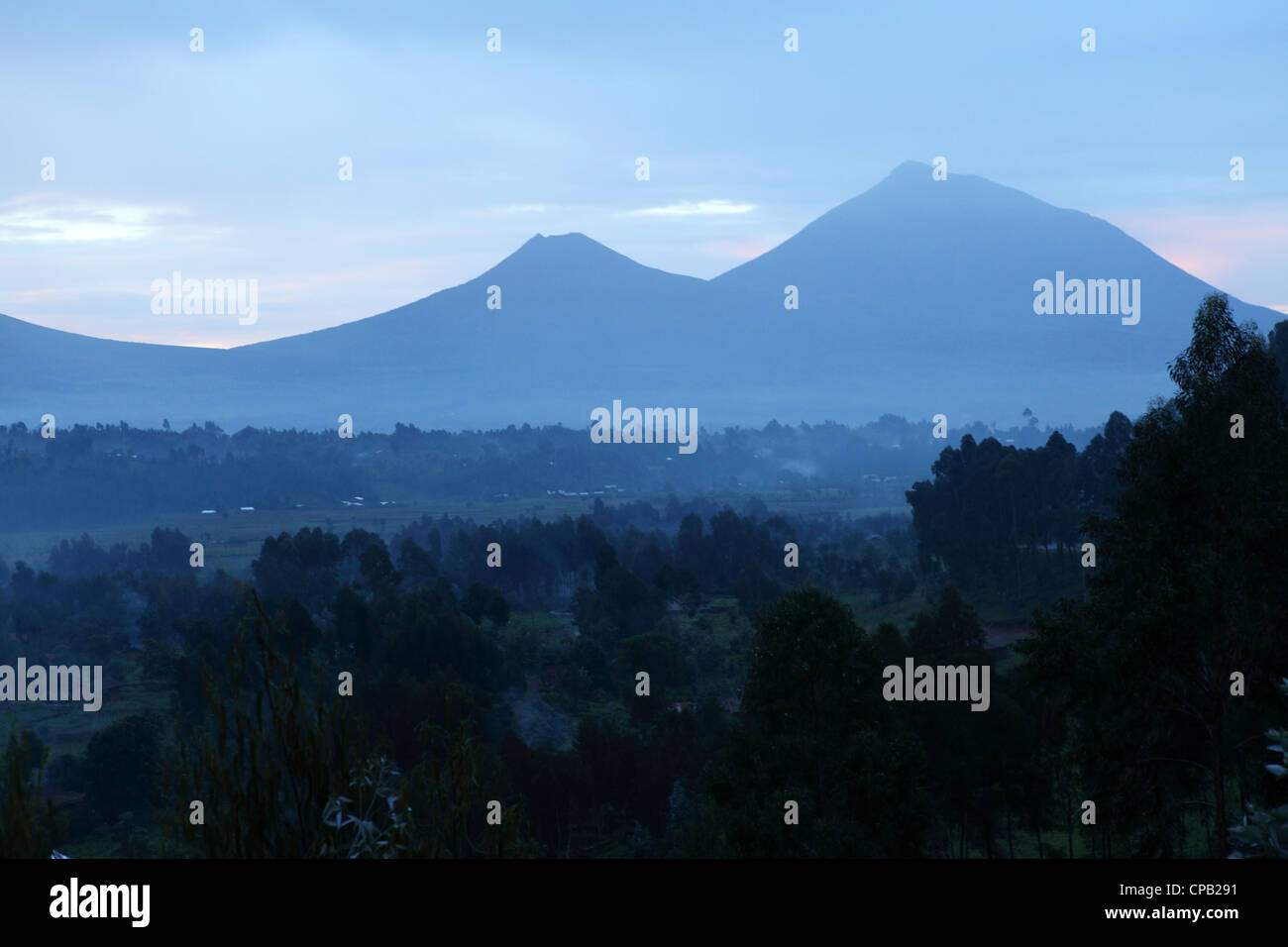 La Chaîne De Montagnes Des Virunga Dans Le Parc National Des - 