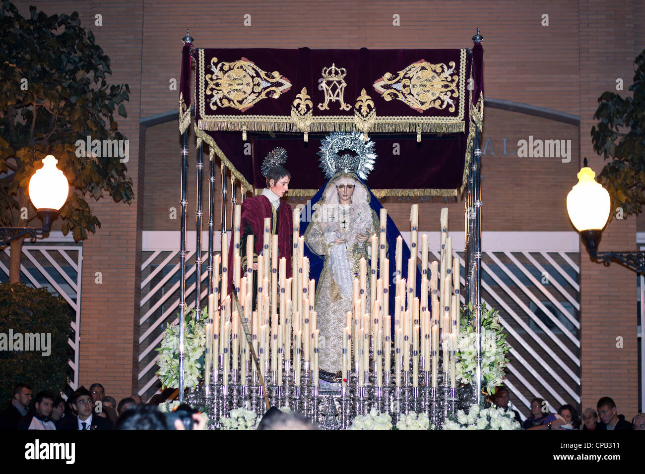 Semana Santa, la Semaine Sainte espagnole traditionnelle procession religieuse, une semaine avant Pâques. La Linea de la Concepcion, Espagne. Banque D'Images