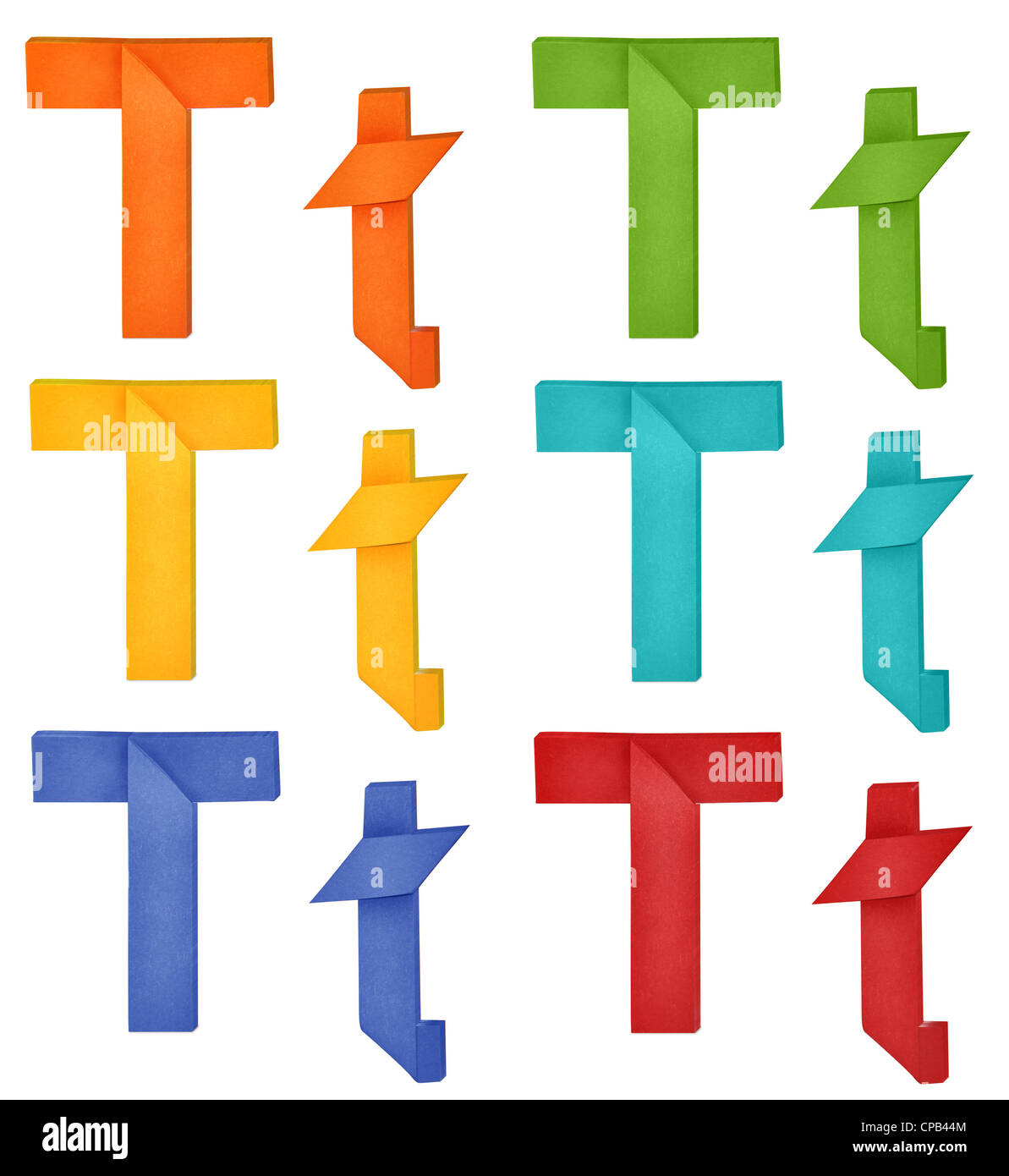 Ensemble de majuscule et minuscule 'T' dans différentes couleurs. Lettre alphabet Origami sur fond blanc. Banque D'Images
