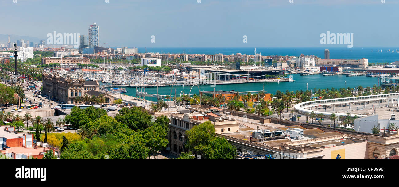 Vue depuis le mont Montjuïc et Becelonetta vers Port Vell à Barcelone, Espagne, Europe. Banque D'Images