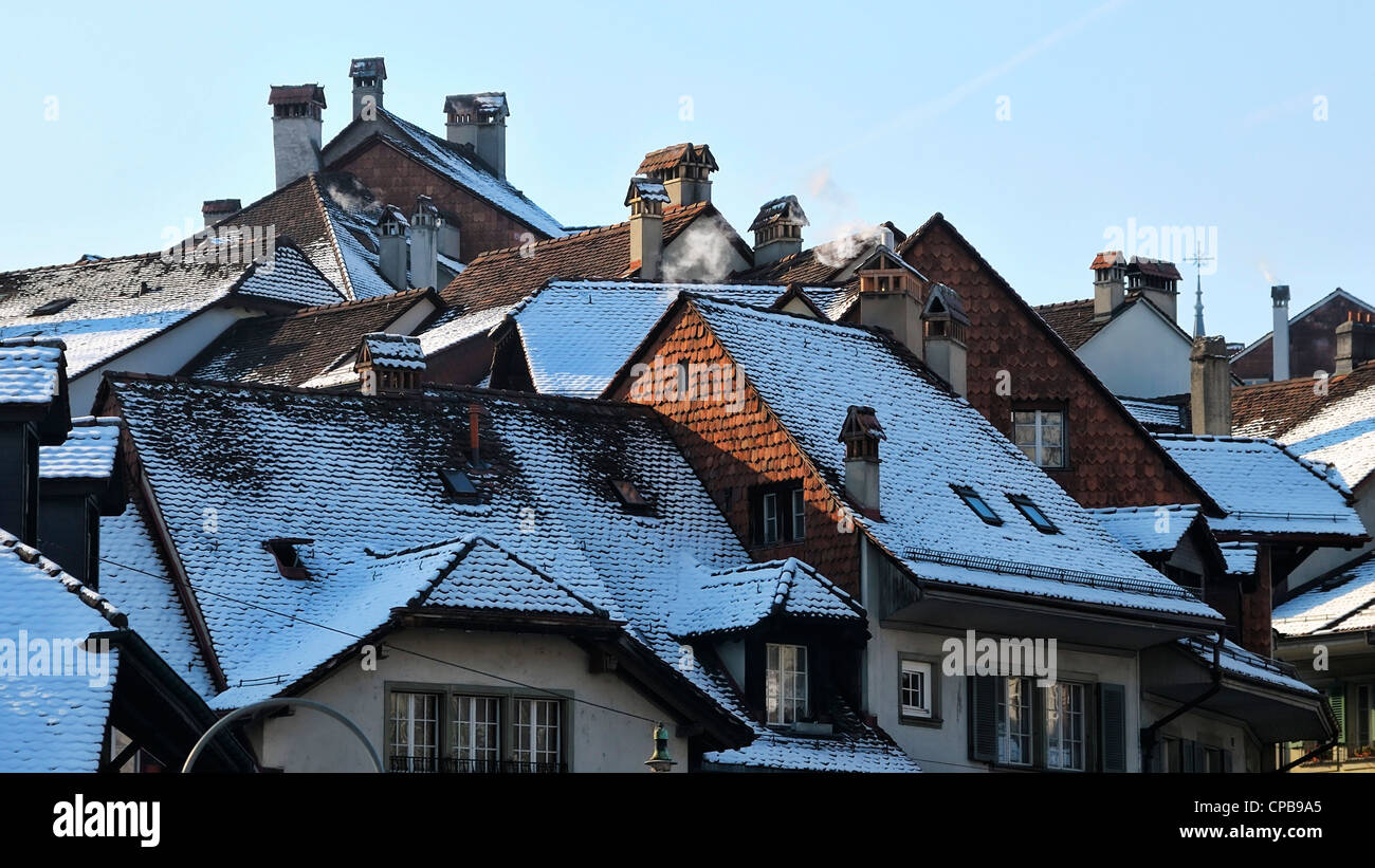 Les toits couverts de neige dans la ville de Bern, Berne, Suisse Banque D'Images
