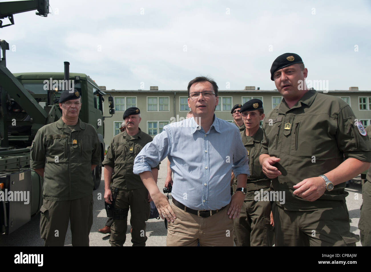 Le ministre autrichien de la Défense Norbert Darabos dans traningcenter où militaires Mautern Banque D'Images